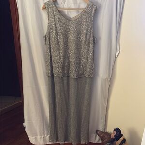 Jessica Howard Silver Sleeveless Maxi Dress